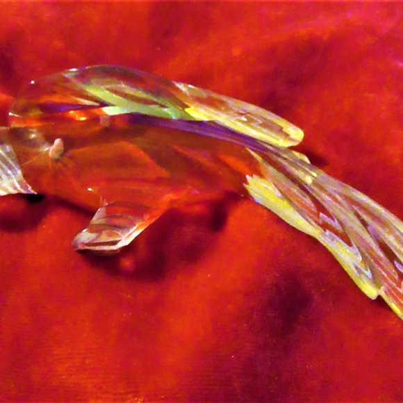 VINTAGE 40'S  RED/CLEAR LUCITE PARROT PIN/BROOCH - Picture 4 of 4